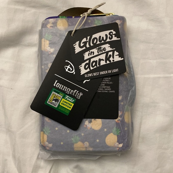 Disney Loungefly SDCC Limited Edition Bedtime Stitch Glow Zip Around Wallet - Picture 7 of 8